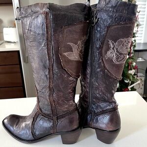 Siren by Mark Nason Villa Boot
Dark Brown Rare Vintage